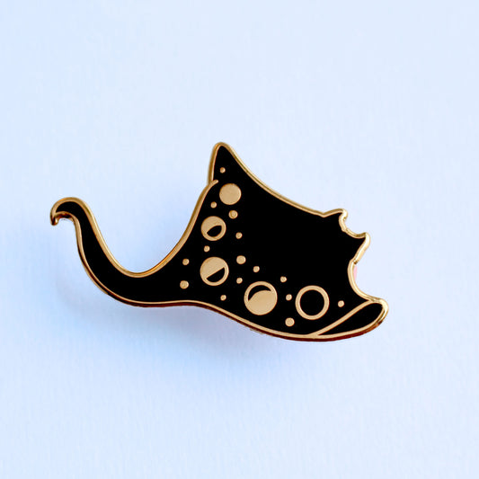 Stingray enamel pin