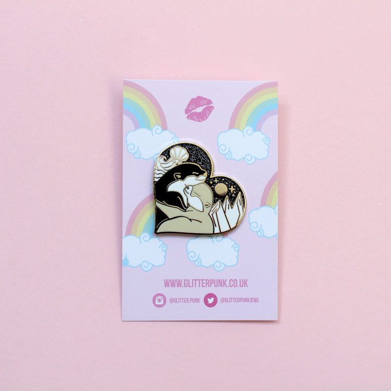 Land & sea hugging otters pin
